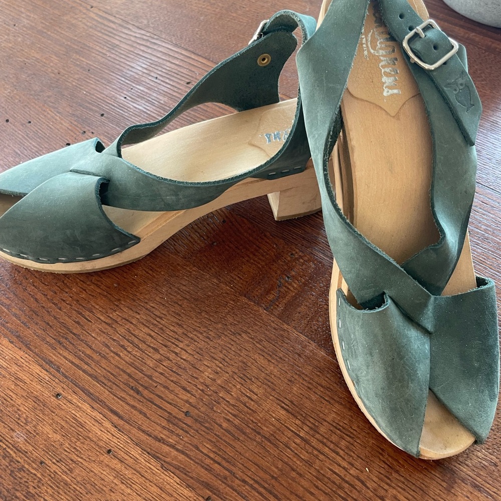 Sandgrens Green Clogs Sandals EUC Size 39